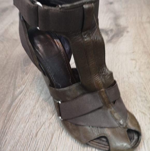 Y2k Vintage Givenchy Strappy Leather Gladiator Sandal Pumps With Velcro Closure - Picture 4 of 8